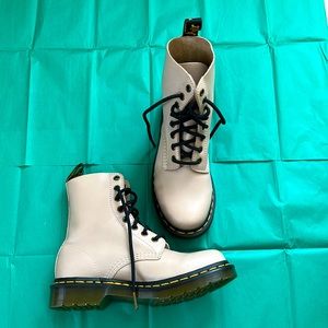 Dr. Martens 1460 Pascal boot sz 6